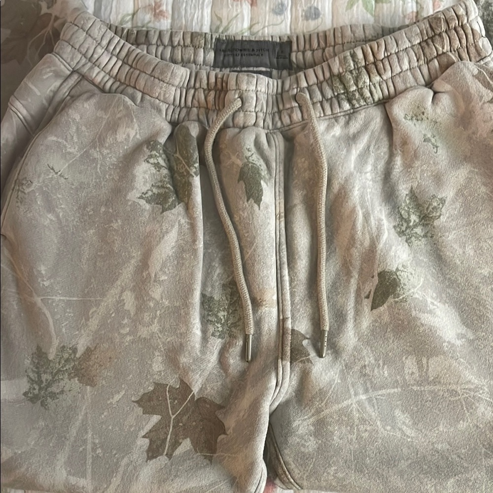 Abercrombie & Fitch Relaxed Fit Joggers - Gray Camo